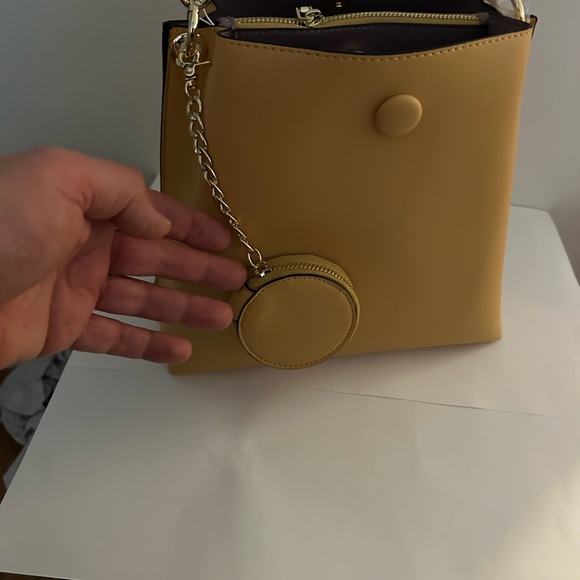 Hip shoulder bag with bonus coin wallet - Picture 4 of 9